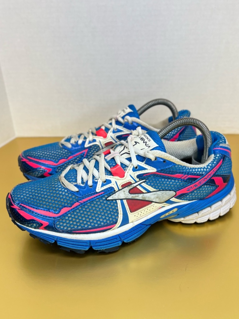 Brooks Ravenna 4 Womens Limited Edition Sz 9B Blue/Pink No Box Decent shape!